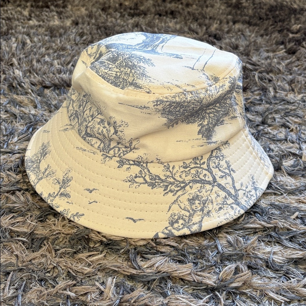 Cream and Blue Toile Foldable Bucket Hat One Size - Picture 4 of 7